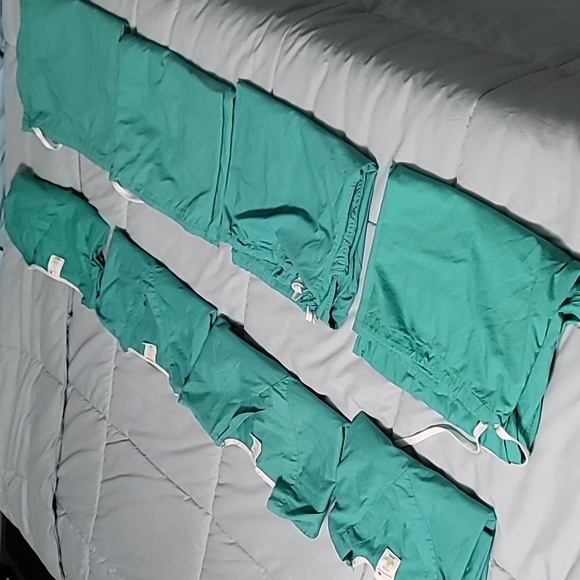 Standard Textile Green Scub Sets (2 Deals, 2 Sets Per Deal) Size Large. - Picture 3 of 15
